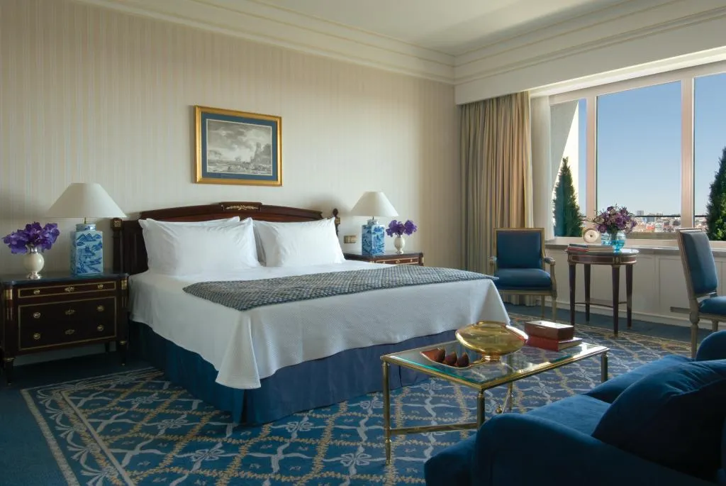 DOUBLE PREMIER KING BED Room, Four Seasons Hotel Ritz Lisbon, Lisbon