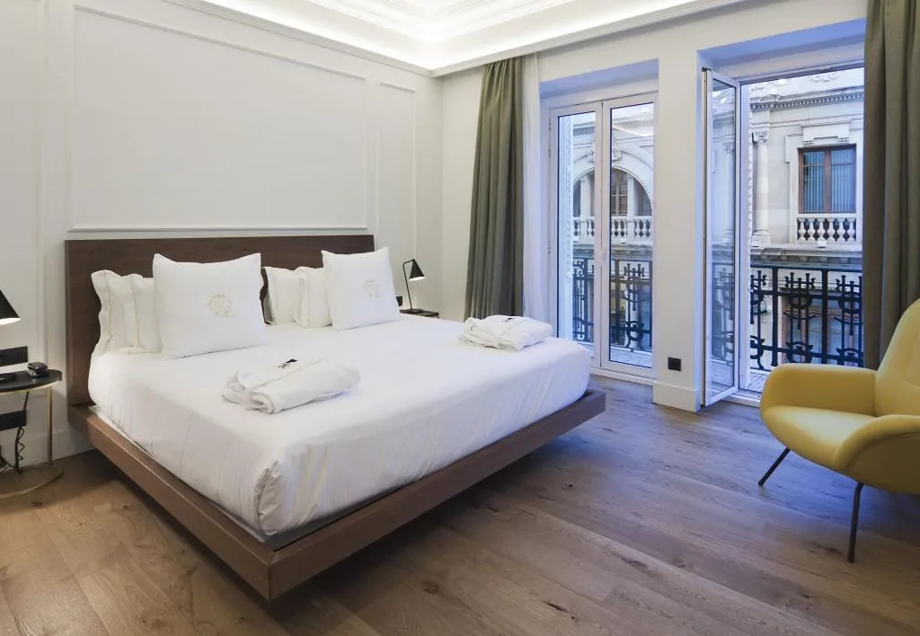 Double or Twin SUPERIOR WITH BALCONY Room, One Shot Palacio Reina Victoria 04, Valencia
