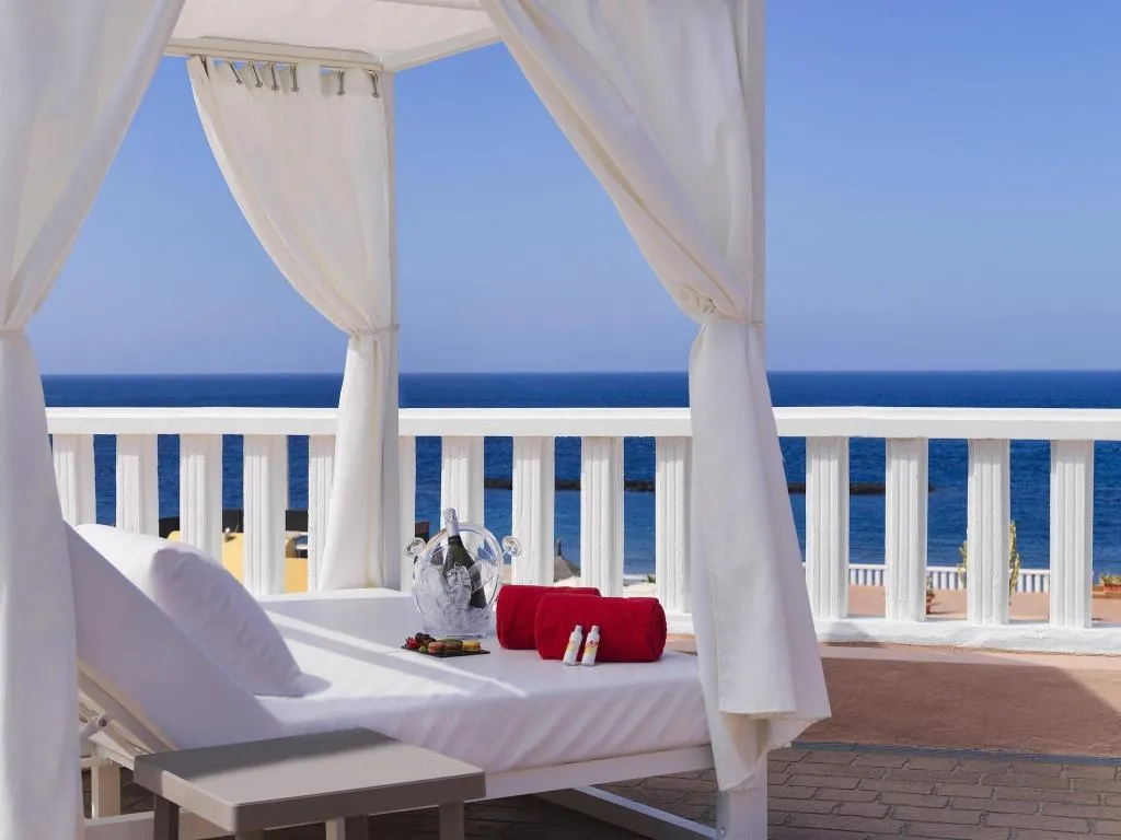 Terrace, Sol Sun Beach Apartamentos, Tenerife