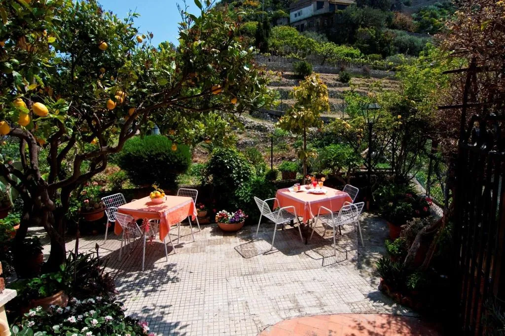 Terrace, B&B U Palmentu, Taormina