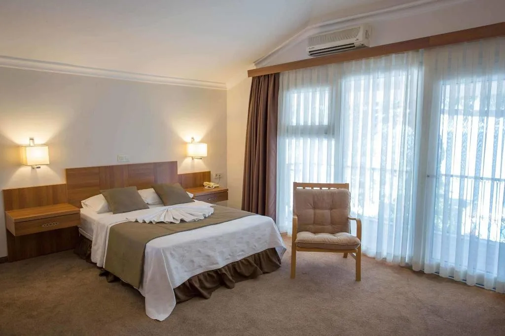Room, Melis, Izmir