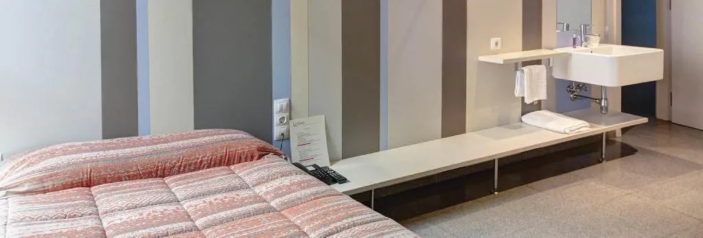 Room, Hostal La Creu, Costa Dorada