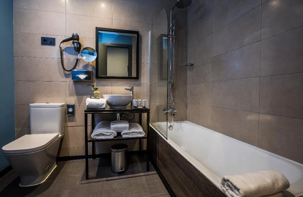 DOUBLE DELUXE Room, NYX Hotel Madrid by Leonardo Hotels, Madrid