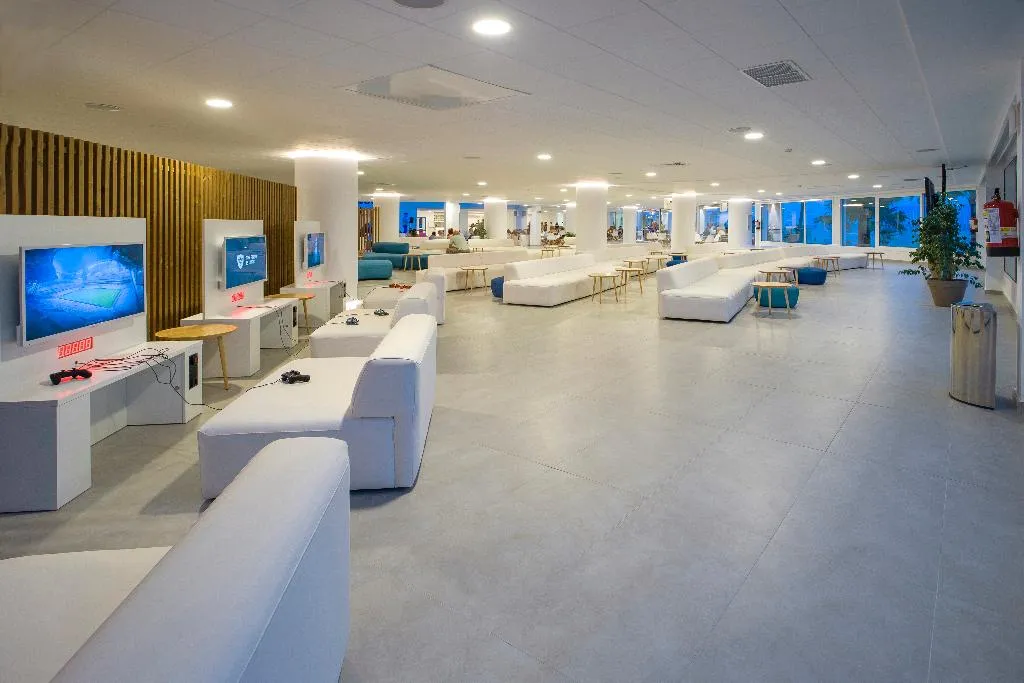 Sports and Entertainment, Vibra Algarb, Ibiza