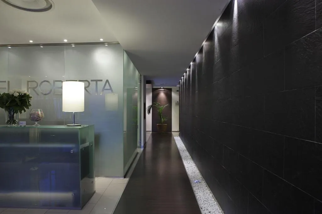 Lobby, Roberta, Venice