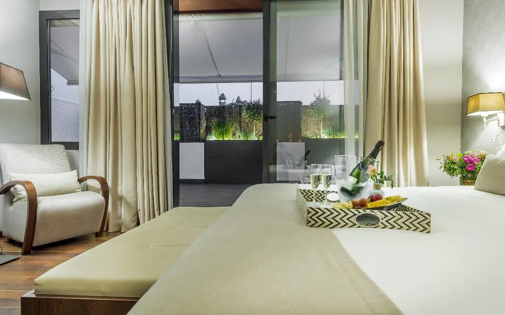 DOUBLE WITH JACUZZI Room, Aparthotel Mariano Cubi, Barcelona
