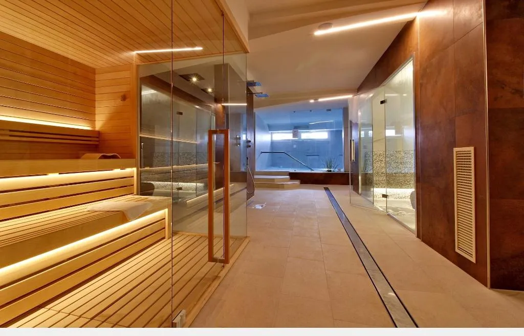 Sports and Entertainment, Hotel Elite, Venice