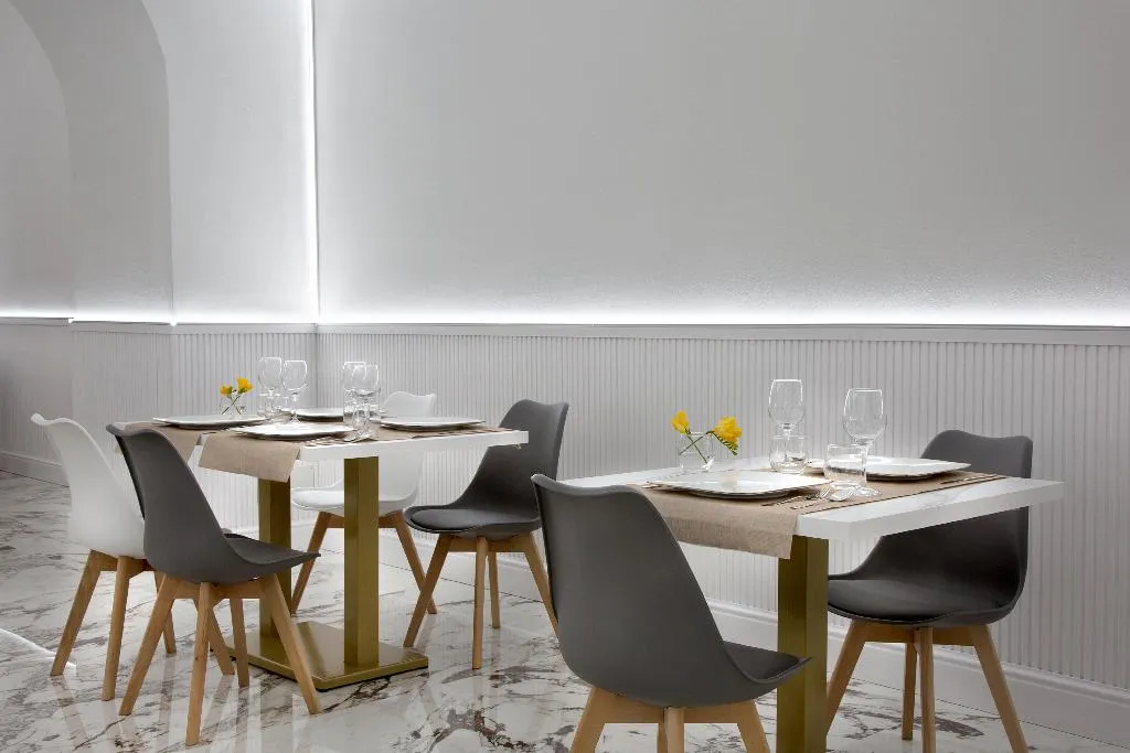 Restaurant, Palazzo Sant Antonio Napoli, Naples