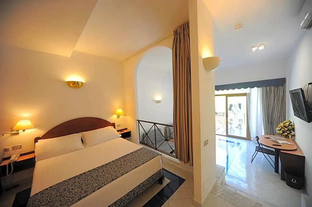 TRIPLE COMFORT Room, Hotel Royal Positano, Naples