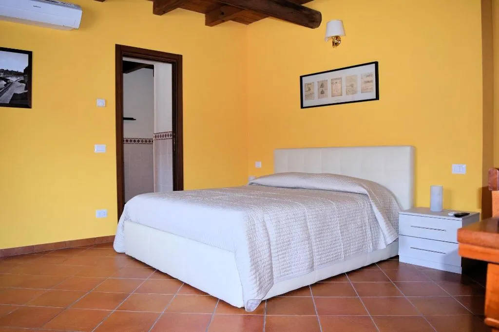Room, Corte Certosina, Milan