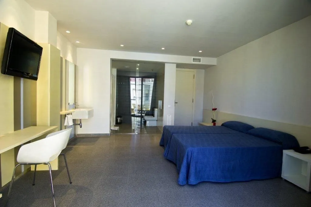 Room, Hostal La Creu, Costa Dorada