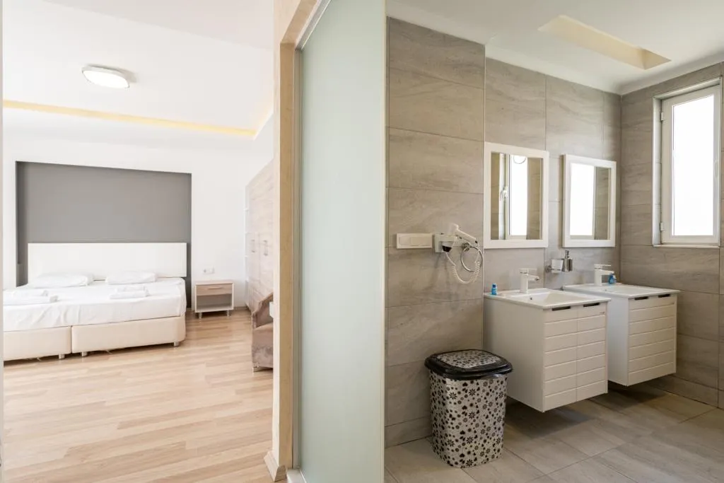 Room TWO BEDS Room, Adavillas, Izmir