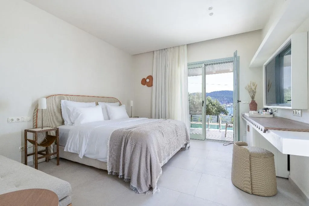 Room WITH JACUZZI WITH VIEWS Room, Minnŏ Boutique Hotel & Spa, Skiathos