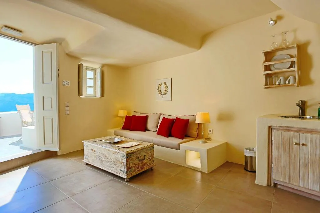 CAVE HONEYMOON Room, Oia Mare Villas, Santorini