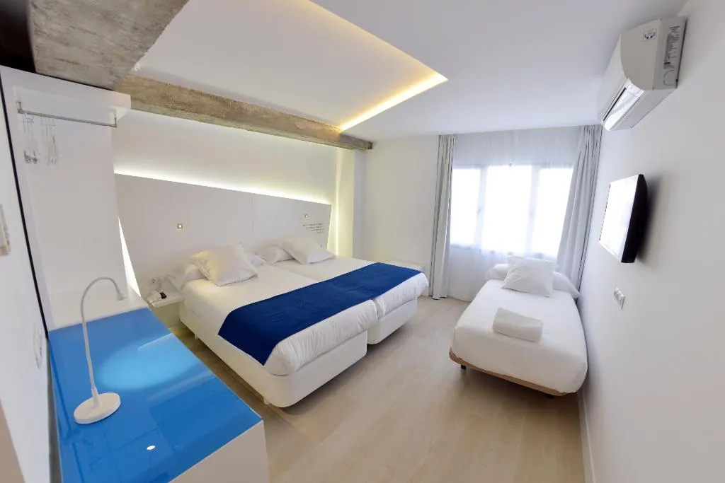 TRIPLE STANDARD Room, Atarazanas Malaga Boutique Hotel, Costa Del Sol