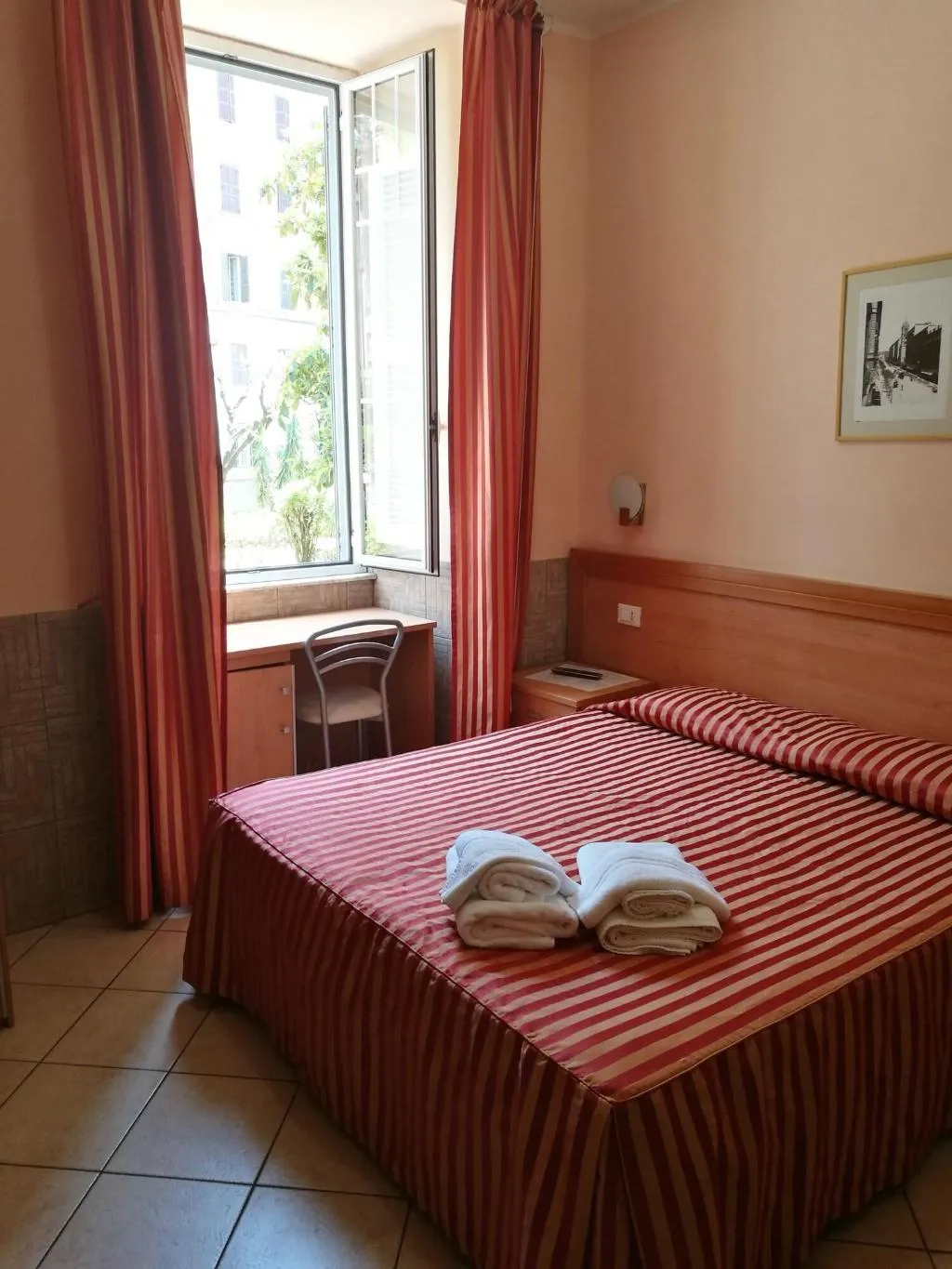Room, Enrica, Naples