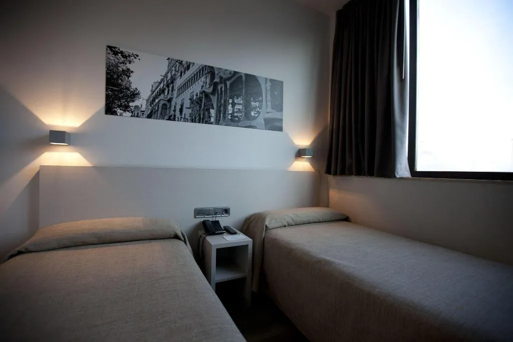 QUADRUPLE STANDARD Room, Hotel Ciutat De Sant Adria, Barcelona