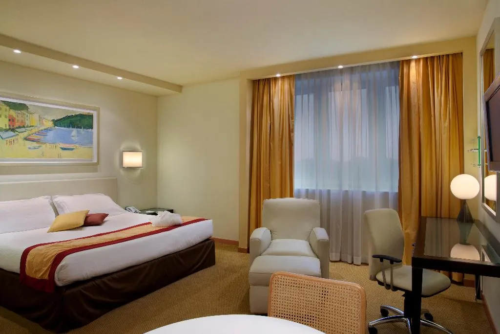 JUNIOR SUITE STANDARD Room, Crowne Plaza Padova, Venice