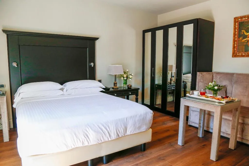 Room, Vannucci, Perugia