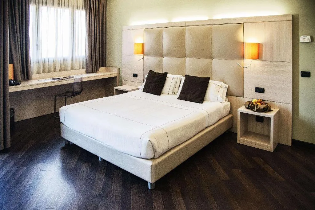 Room, Acca Palace, Milan