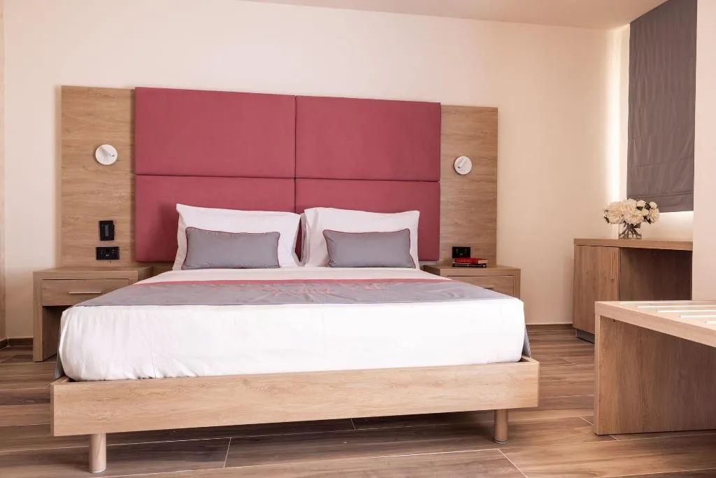 Room, C'est La Vie Boutik Swieqi, Malta