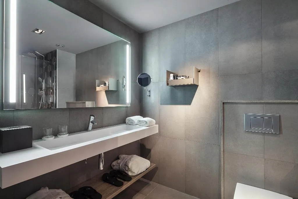 Room, Upper Diagonal, Barcelona