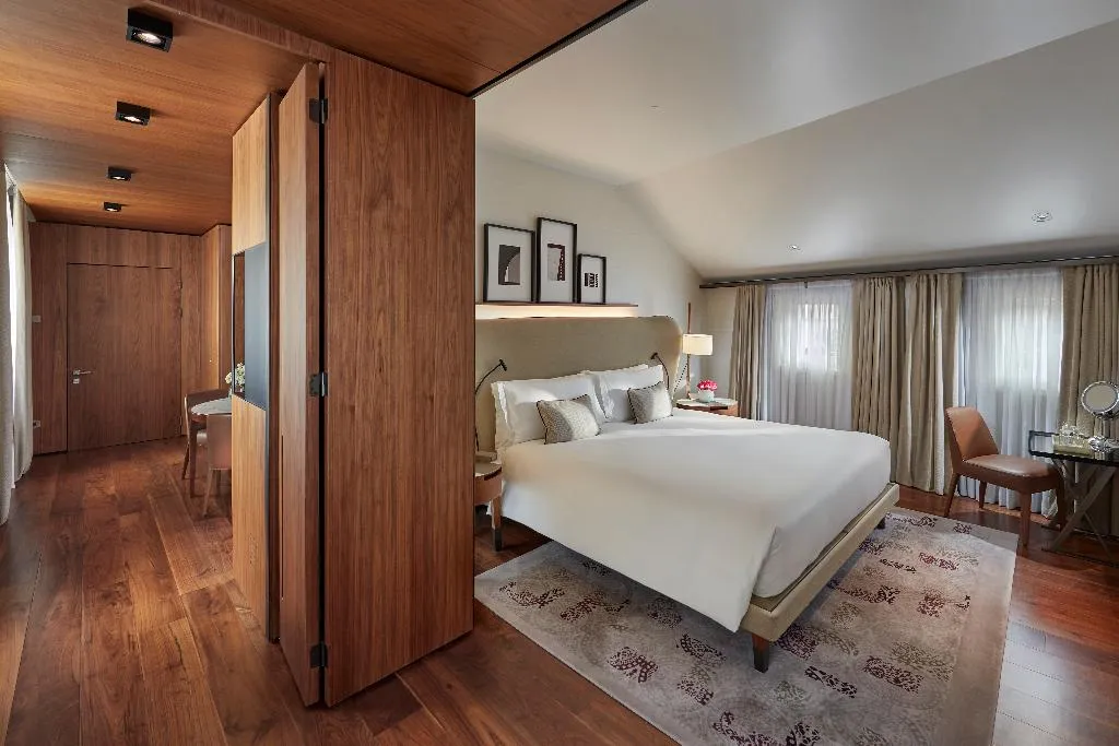 SUITE DELUXE WITH TERRACE Room, Mandarin Oriental Milan, Milan