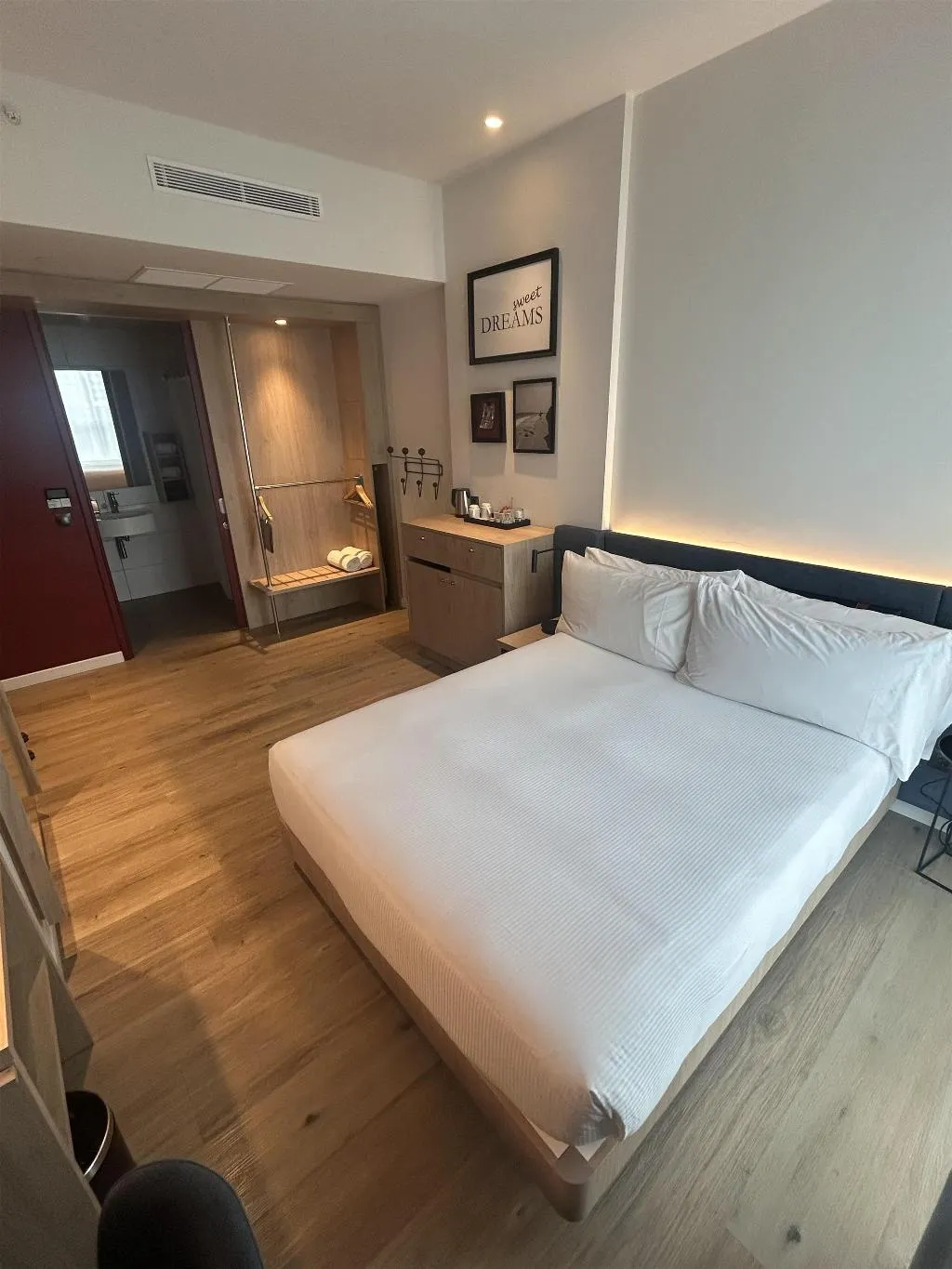 DOUBLE Accessible-Queen Size Bed Room, Hampton by Hilton Barcelona Fira Gran Via, Barcelona