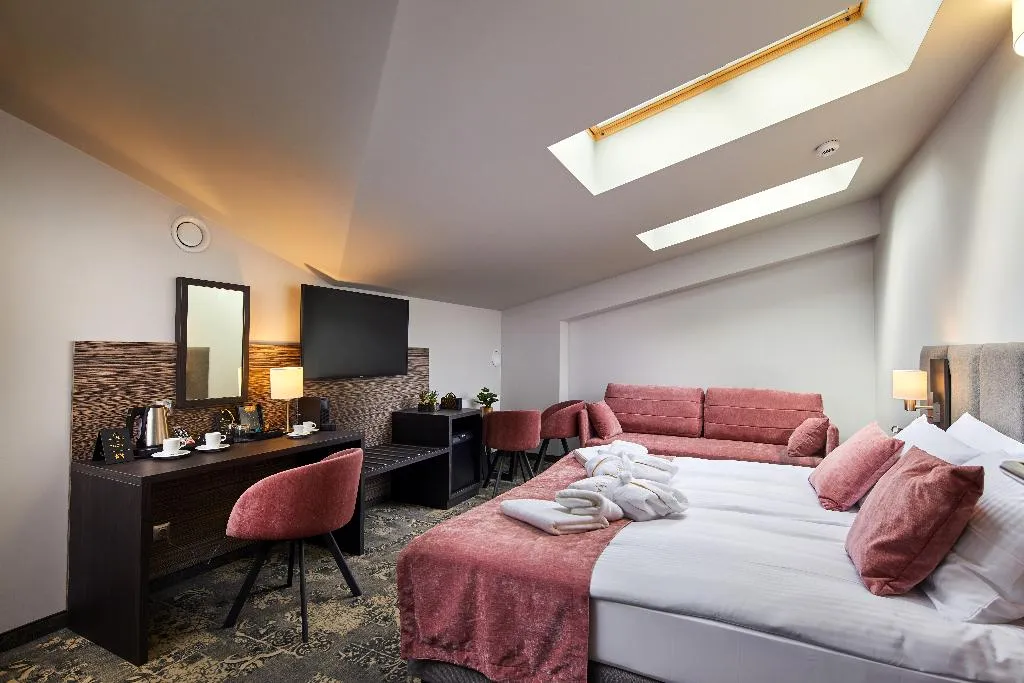 TRIPLE SUPERIOR Room, Hotel Estera, Krakow