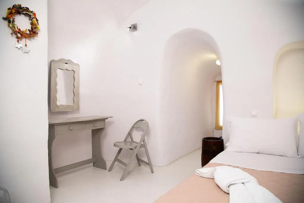 Room, Marizan Caves & Villas, Santorini, Santorini