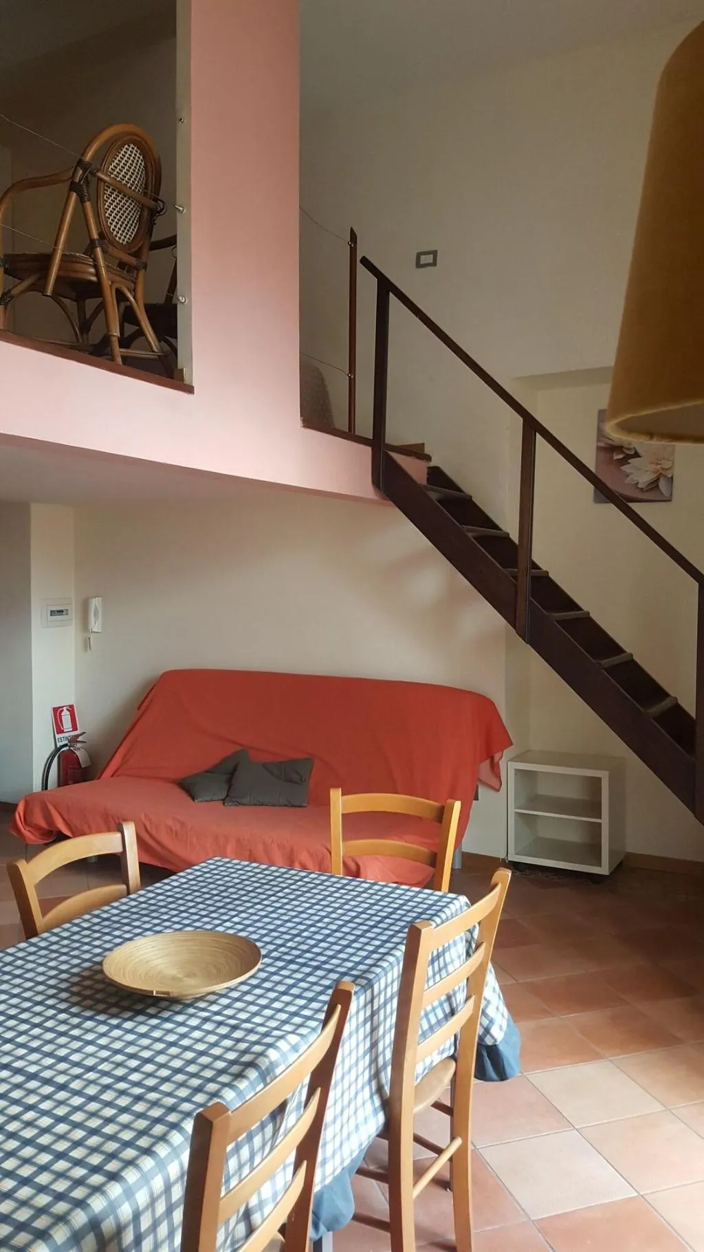 Room, Miseria e Nobiltà, Naples