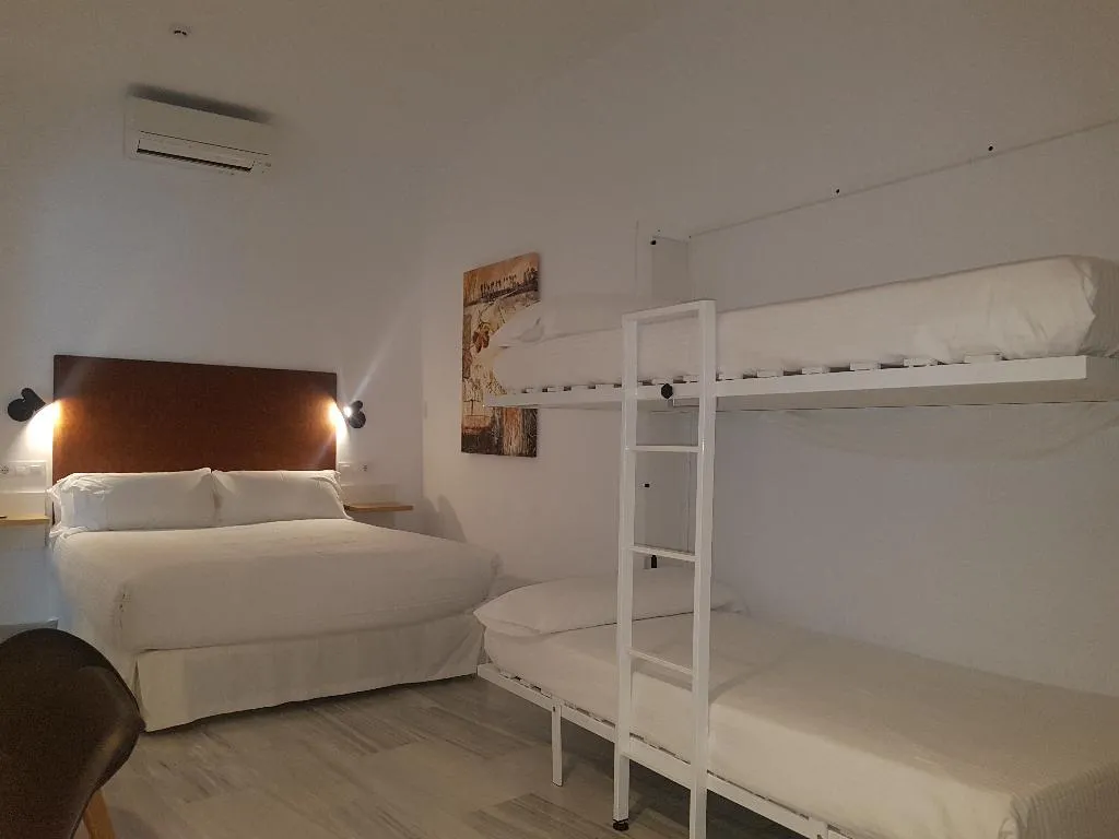 FAMILY ROOM STANDARD Room, Basic Hotel Sevilla Catedral, Seville