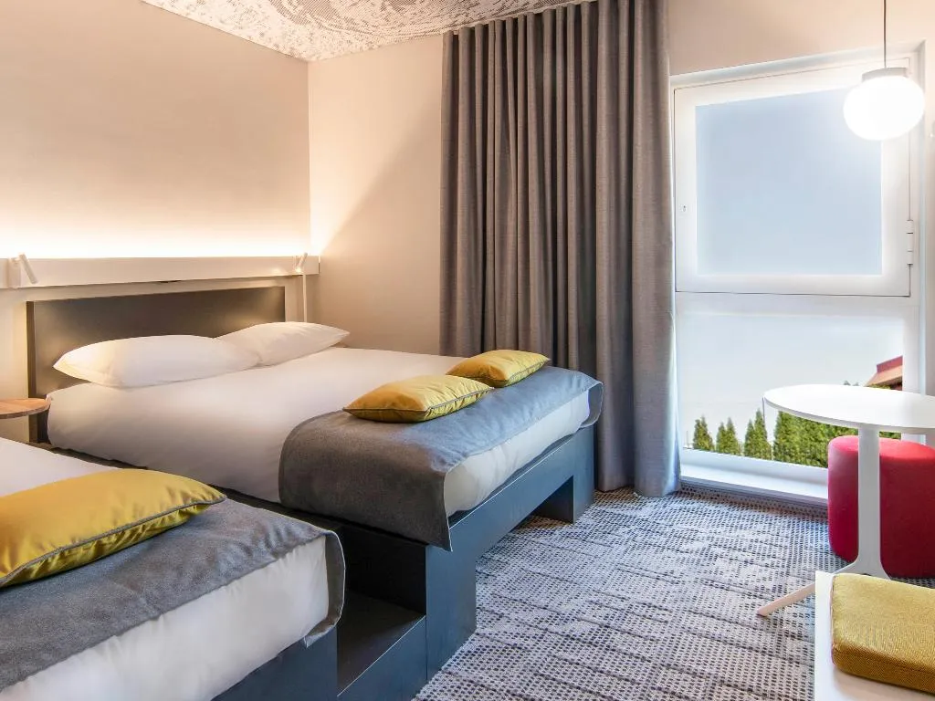 TRIPLE WITH DOUBLE BED Room, ibis Tallinn Center, Tallinn