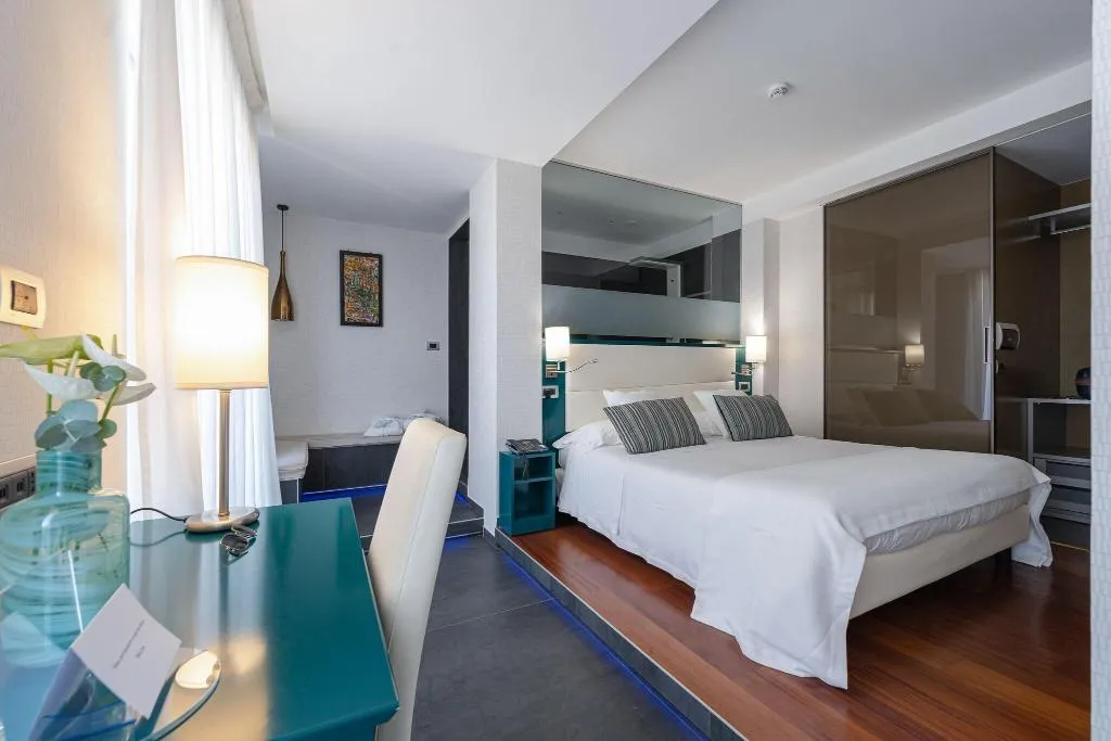 SUITE SEA VIEW WITH TERRACE Room, Reginna Palace, Naples