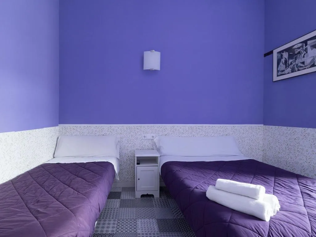 Room, Hostal Apolo Xi, Madrid