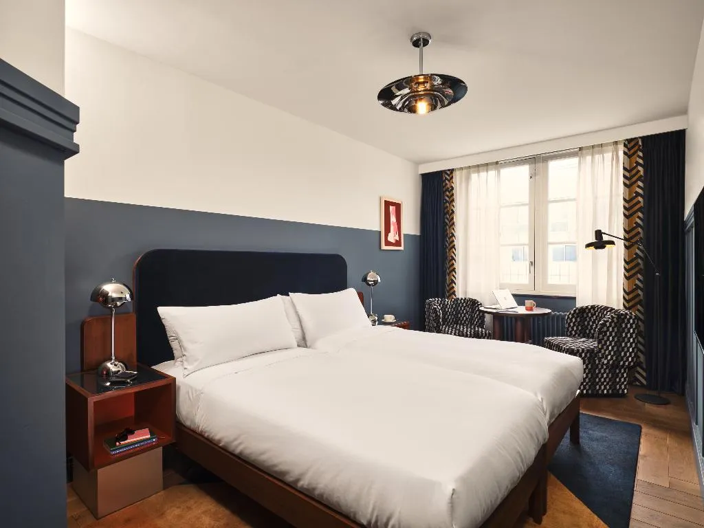 TWIN STANDARD Room, The Hoxton Lloyd Amsterdam, Amsterdam