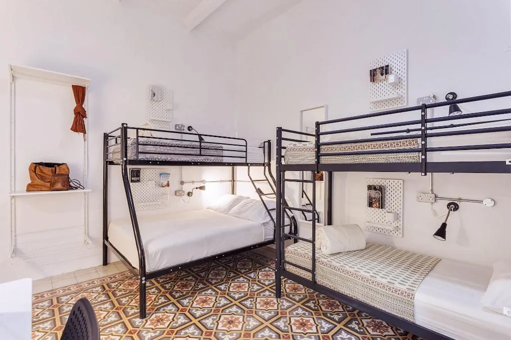 Room, Granny's Inn - Hostel, Malta