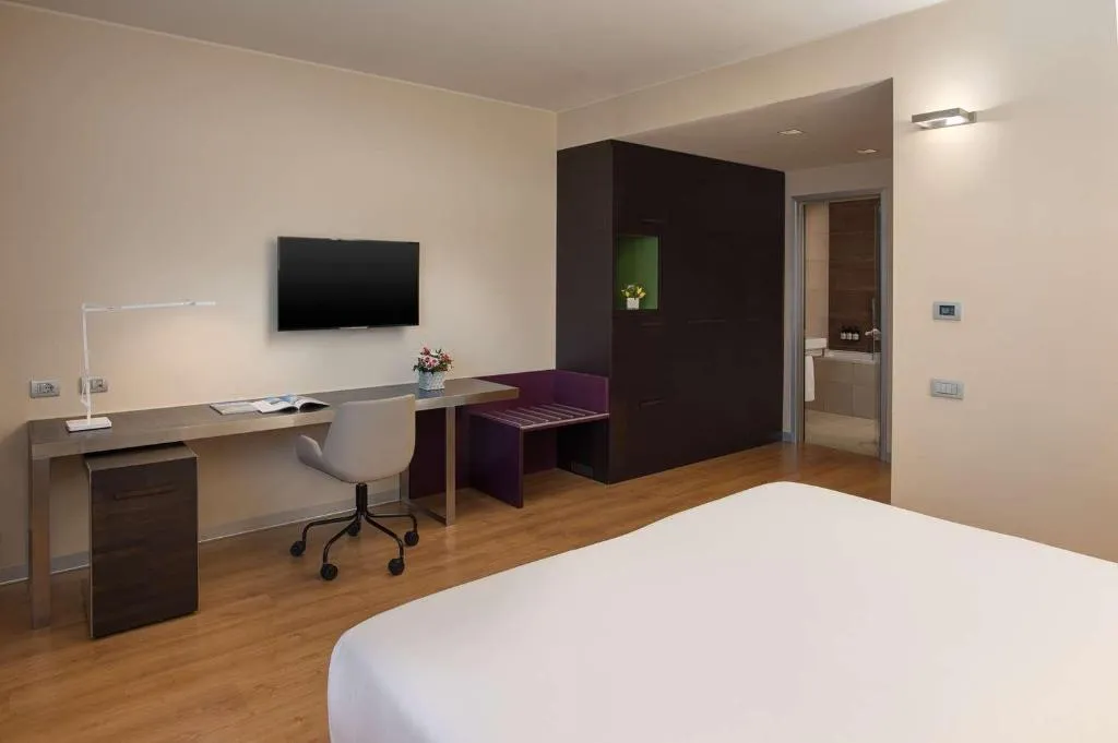 FAMILY ROOM CAPACITY 6 Room, NH Orio al Serio Airport, Milan