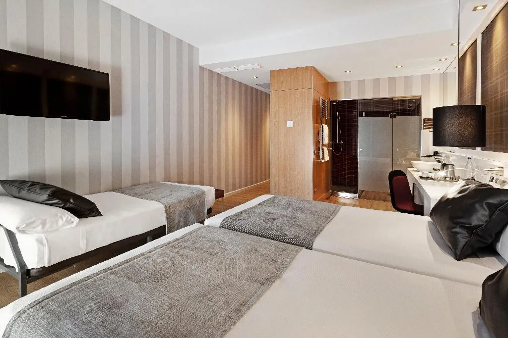 TRIPLE STANDARD Room, Catalonia Reina Victoria Hotel, Costa Del Sol