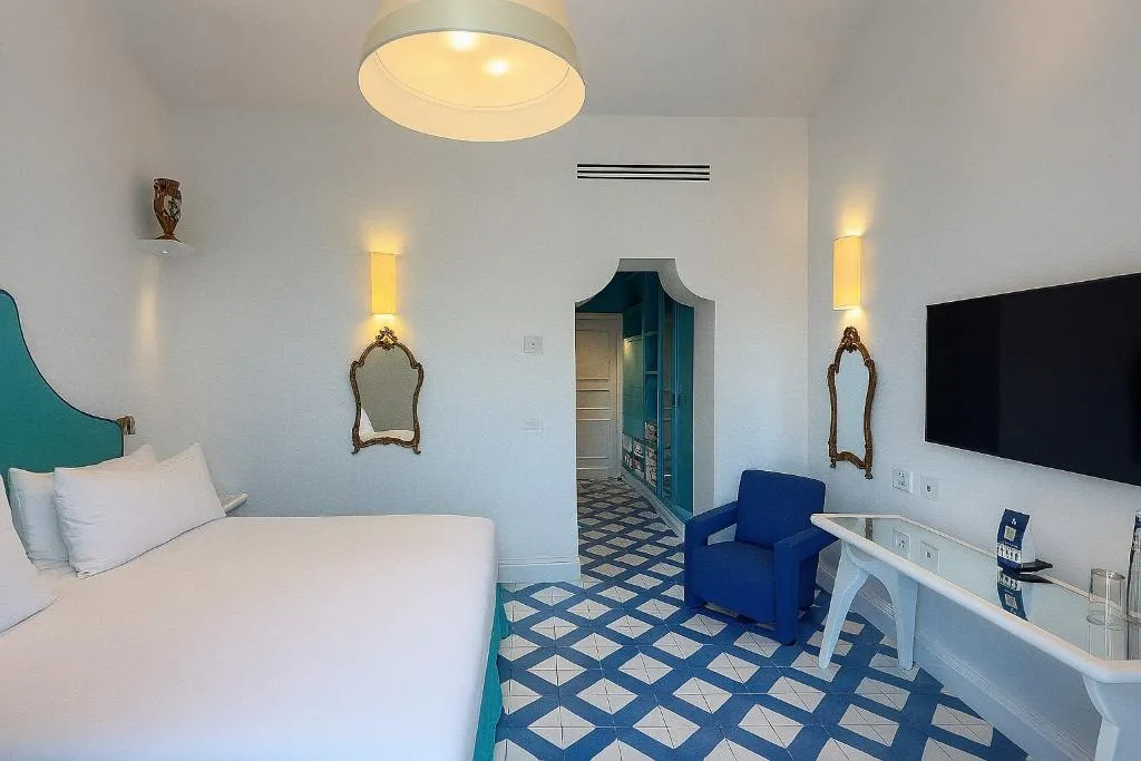 Room CITY VIEW Room, Grand Hotel Europa Palace, Naples