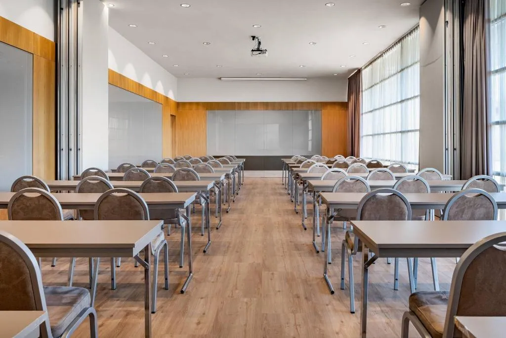 Conferences, AC Barcelona Diagonal D'Illa, Barcelona