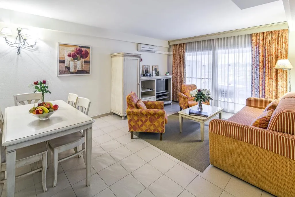 APARTMENT CAPACITY 4 TWO BEDROOMS Room, ONA Garden Lago, Majorca
