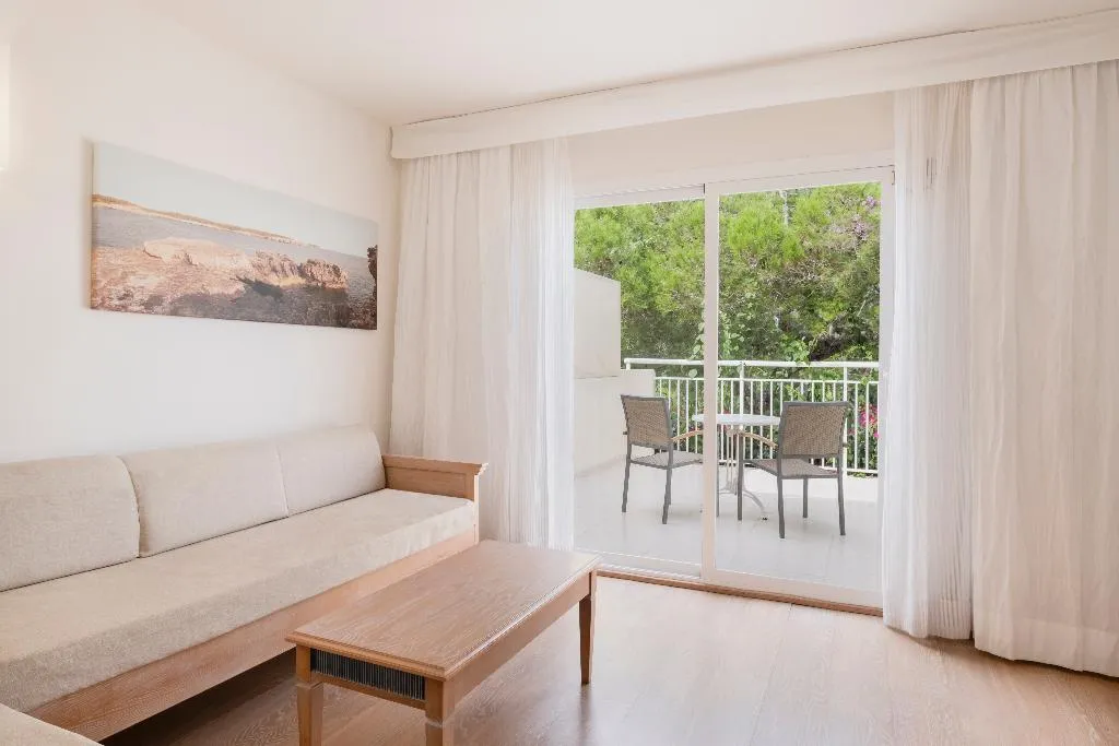 FAMILY ROOM CAPACITY 4 Room, Iberostar Waves Club Cala Barca, Majorca