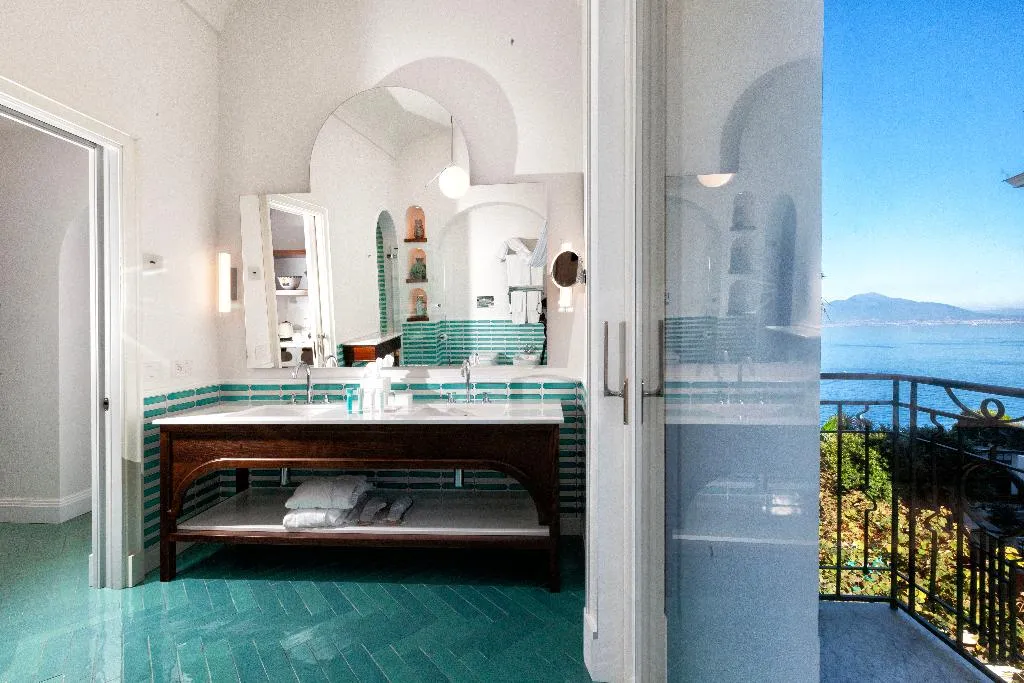 JUNIOR SUITE SIDE SEA VIEW Room, Grand Hotel Europa Palace, Naples