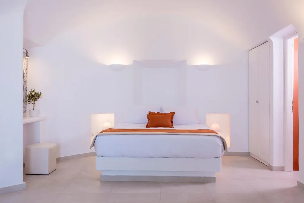 SUITE WITH JACUZZI Room, Amber Light Villas, Santorini
