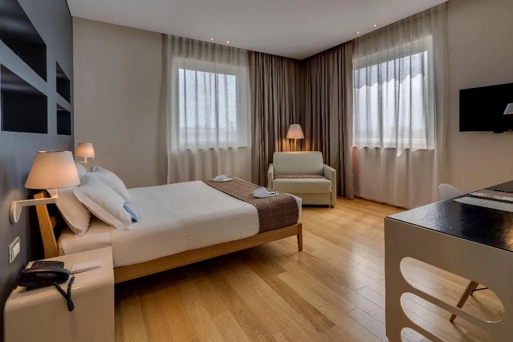DOUBLE SUPERIOR QUEEN BED Room, Best Western Plus Hotel Bologna, Venice