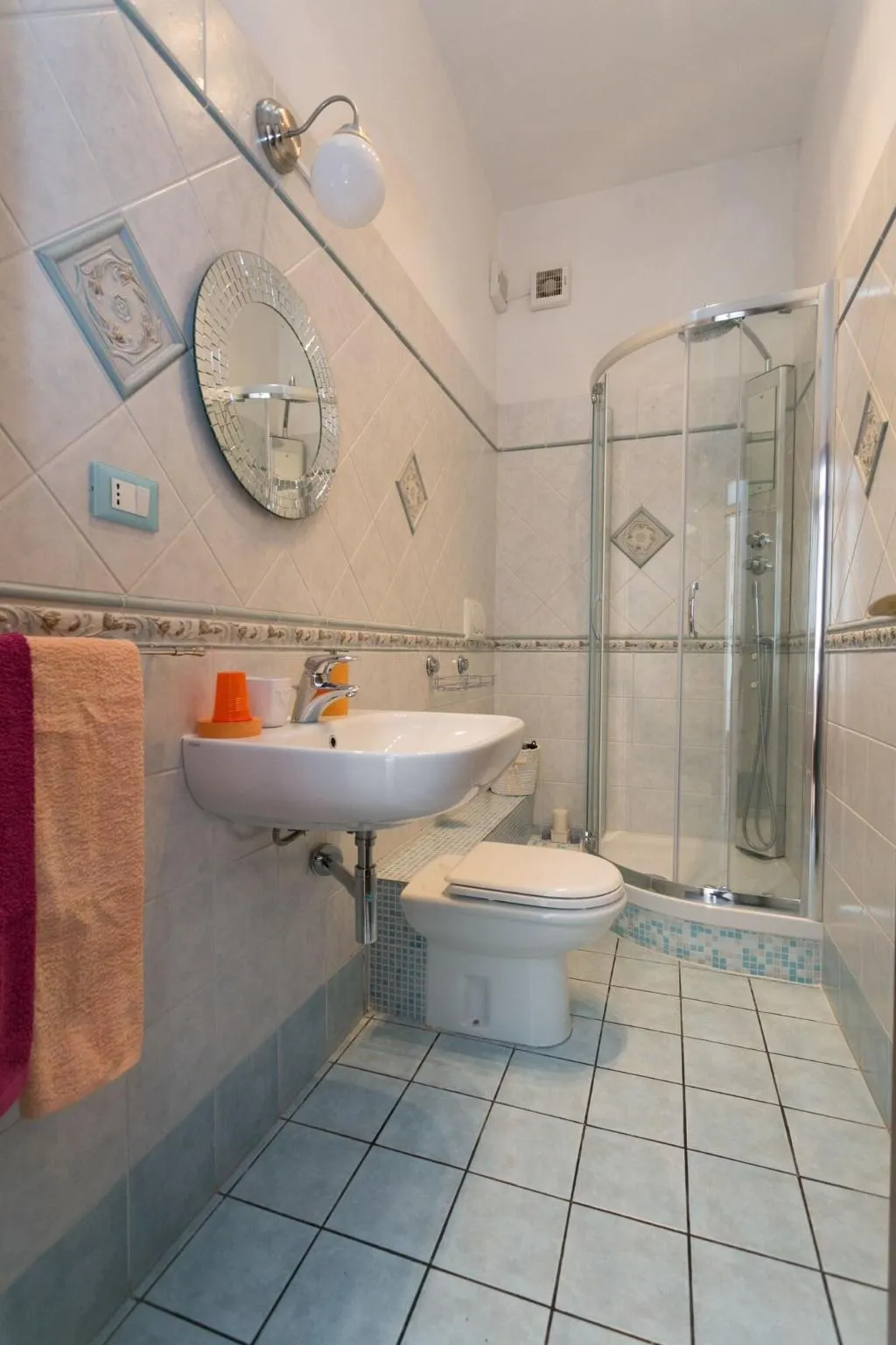 Room, La Duchessa A Roma, Rome