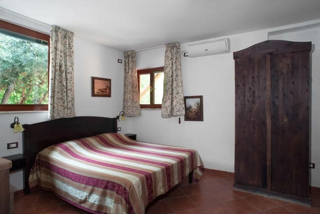 Room, B&B La Nave, Naples