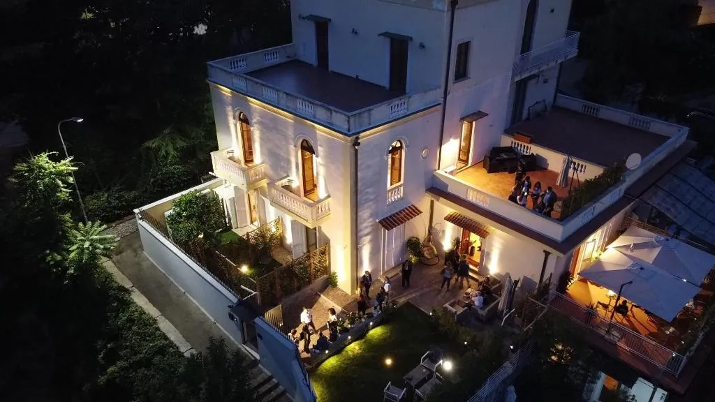 Lobby, Relais Villa Montedonzelli, Naples