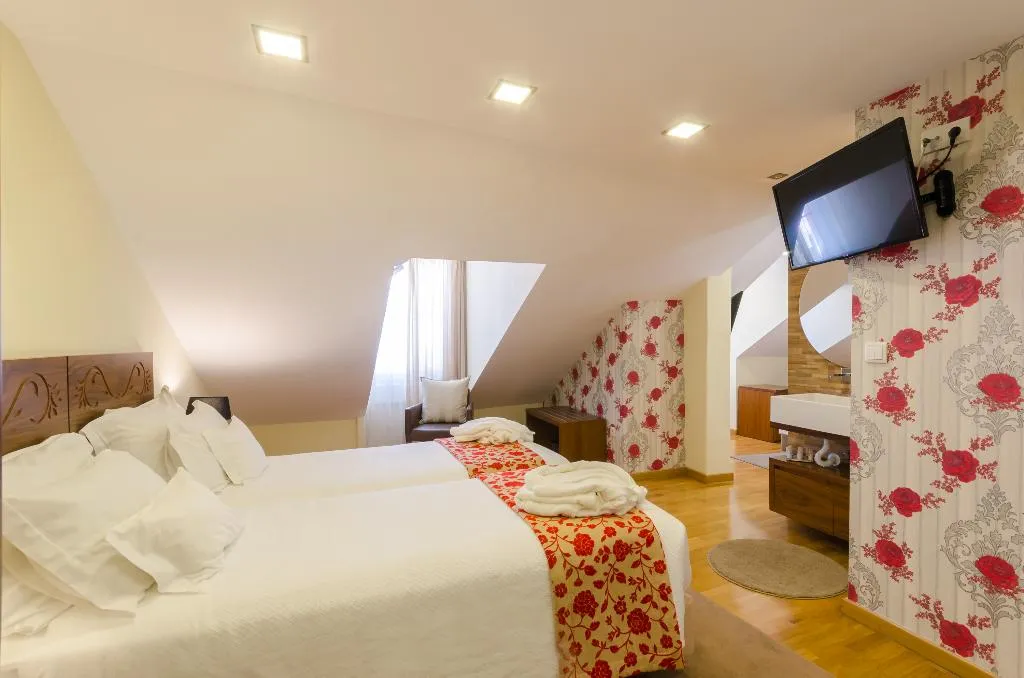 QUADRUPLE STANDARD Room, Hotel Borges Chiado, Lisbon